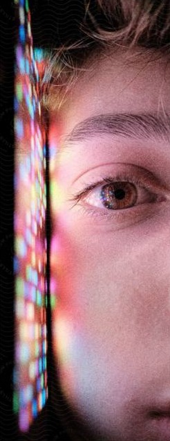 Auge im Licht eines Displays